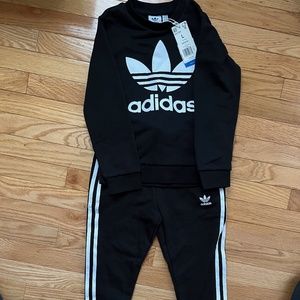 NWT Adidas Crew Neck Sweatshirt and Sweatpants Set Black Boys Size 7-8